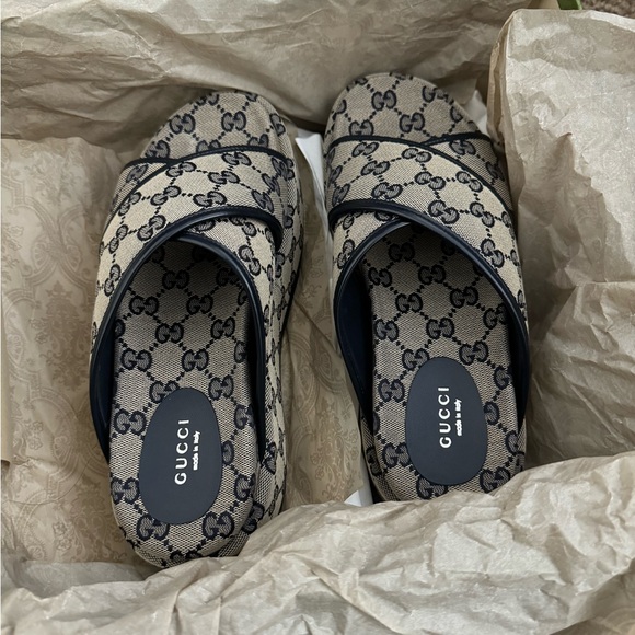 Gucci GG Platform Slide Sandals - Picture 6 of 6